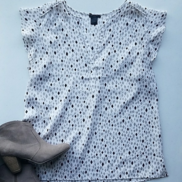 Ann Taylor Factory Tops - Ann Taylor White Patterned Top